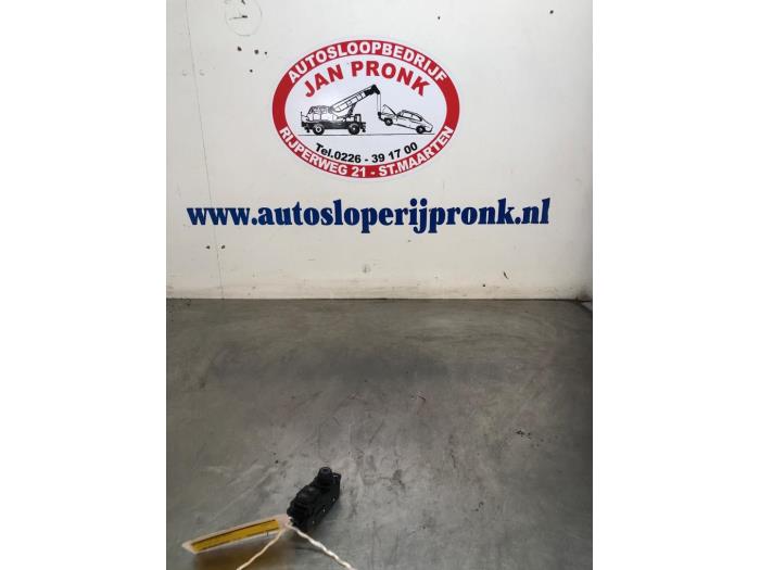 Gebruikte Bediening boordcomputer Peugeot 208 I (CA/CC/CK/CL) 1.2 Vti 12V PureTech 82 Prijs € 20,00 Margeregeling aangeboden door Autosloopbedrijf Jan Pronk B.V.