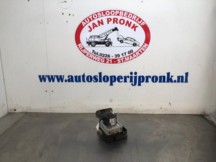 Gebruikte ABS Pomp Toyota Yaris II (P9) 1.0 12V VVT-i Prijs € 50,00 Margeregeling aangeboden door Autosloopbedrijf Jan Pronk B.V.
