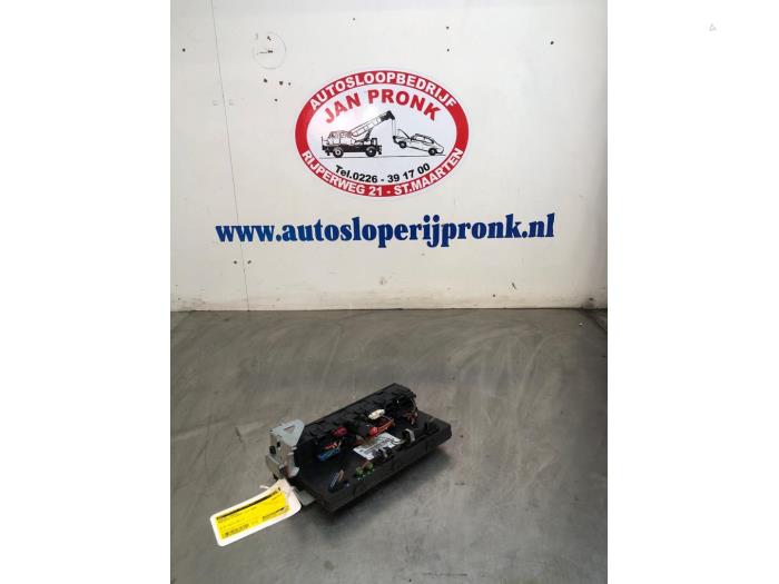 Gebruikte Comfort Module Mercedes E Combi (S211) 1.8 E-200 K 16V Prijs € 50,00 Margeregeling aangeboden door Autosloopbedrijf Jan Pronk B.V.
