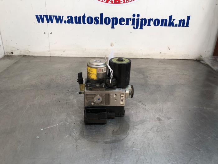 Gebruikte ABS Pomp Lexus GS (..S19) 450h 3.5 V6 24V Prijs € 300,00 Margeregeling aangeboden door Autosloopbedrijf Jan Pronk B.V.