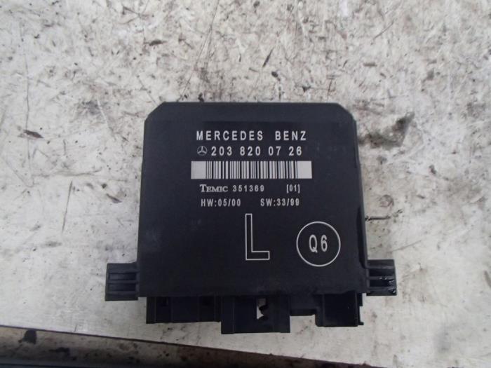 Gebruikte Computer boord Mercedes C (W203) 2.2 C-220 CDI 16V Prijs € 50,00 Margeregeling aangeboden door Autosloopbedrijf Jan Pronk B.V.