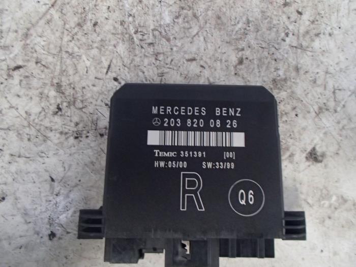 Gebruikte Computer boord Mercedes C (W203) 2.2 C-220 CDI 16V Prijs € 50,00 Margeregeling aangeboden door Autosloopbedrijf Jan Pronk B.V.