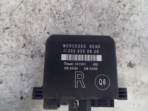 Gebruikte Boordcomputer Mercedes C (W203) 2.2 C-220 CDI 16V Prijs € 50,00 Margeregeling aangeboden door Autosloopbedrijf Jan Pronk B.V.