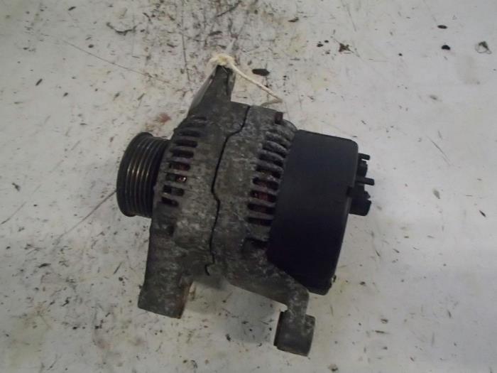 Gebruikte Dynamo Peugeot 306 Break (7E) 1.9 DT Prijs € 35,00 Margeregeling aangeboden door Autosloopbedrijf Jan Pronk B.V.
