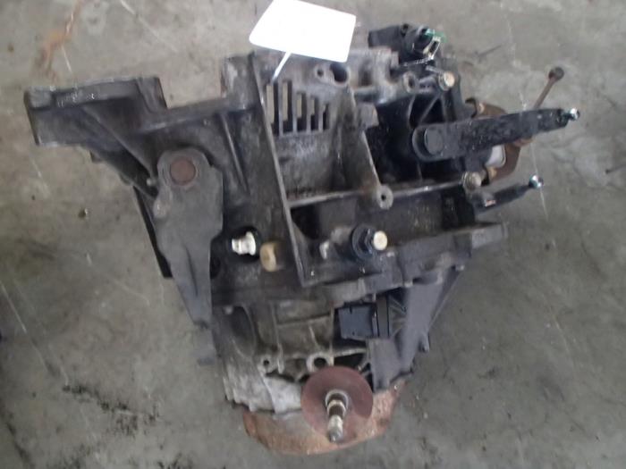 Gebruikte Versnellingsbak Peugeot Partner 1.9 D Prijs € 200,00 Margeregeling aangeboden door Autosloopbedrijf Jan Pronk B.V.