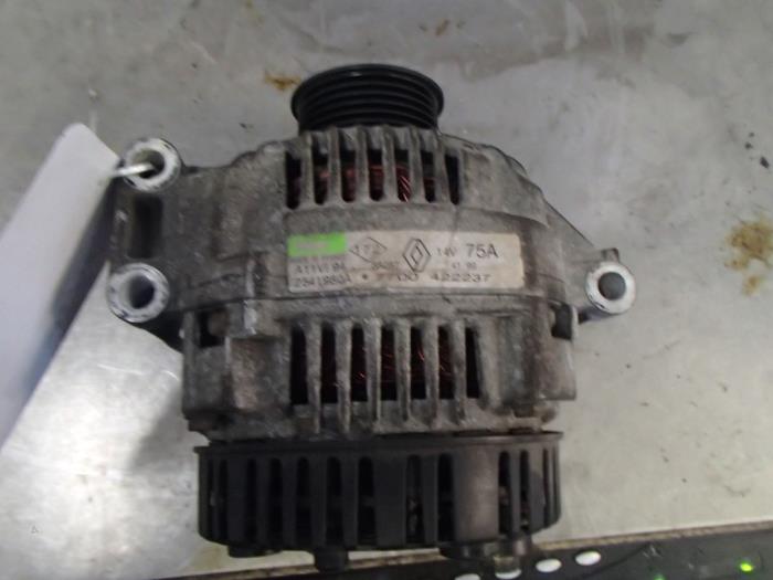 Dynamo van een Renault Kangoo (KC) 1.4 1999