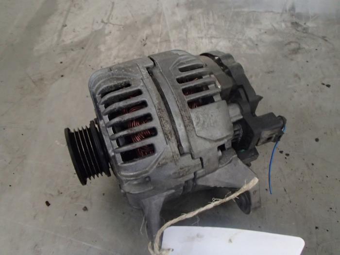 Gebruikte Dynamo Seat Arosa (6H1) 1.0 Mpi Prijs € 40,00 Margeregeling aangeboden door Autosloopbedrijf Jan Pronk B.V.