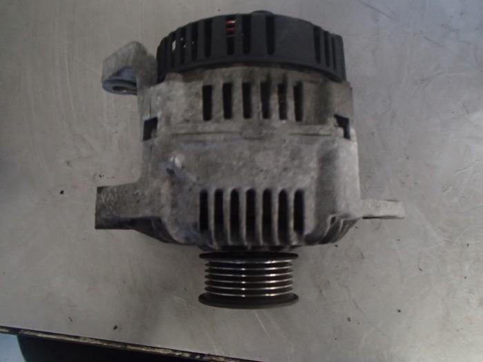 Dynamo van een Renault Megane (BA) 1.9D RN,RT 1999