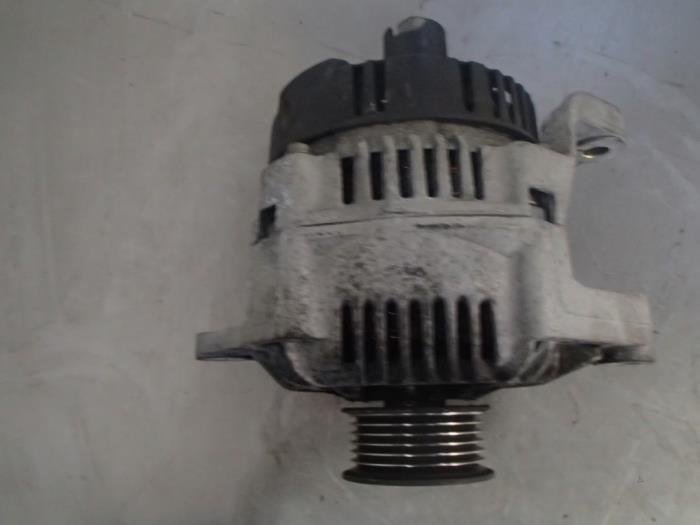 Dynamo van een Renault Megane (BA) 1.9D RN,RT 1999