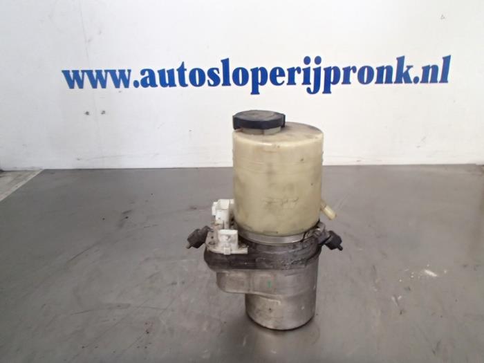 Gebruikte Pomp Servo Opel Vectra C Caravan 2.2 DTI 16V Prijs € 150,00 Margeregeling aangeboden door Autosloopbedrijf Jan Pronk B.V.