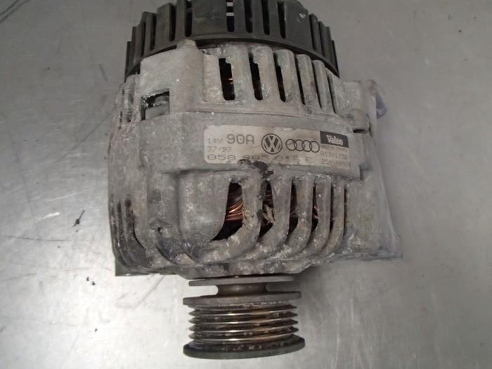 Gebruikte Dynamo Volkswagen Passat Variant (3B5) 1.8 20V Prijs € 40,00 Margeregeling aangeboden door Autosloopbedrijf Jan Pronk B.V.