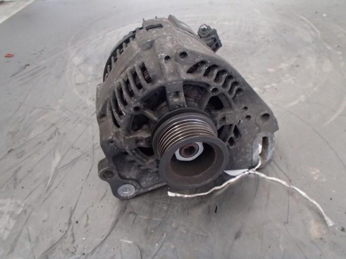 Gebruikte Dynamo Volkswagen Polo III (6N1) 1.4i 60 Prijs € 35,00 Margeregeling aangeboden door Autosloopbedrijf Jan Pronk B.V.