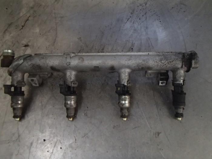 Gebruikte Verstuiver brug Opel Vectra C GTS 2.2 16V Prijs € 75,00 Margeregeling aangeboden door Autosloopbedrijf Jan Pronk B.V.