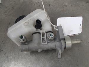 Gebruikte Hoofdremcilinder Opel Corsa C (F08/68) 1.2 16V Prijs € 35,00 Margeregeling aangeboden door Autosloopbedrijf Jan Pronk B.V.