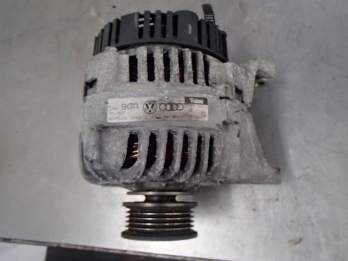 Gebruikte Alternator Volkswagen Passat Variant (3B5) 1.8 T 20V Prijs € 40,00 Margeregeling aangeboden door Autosloopbedrijf Jan Pronk B.V.