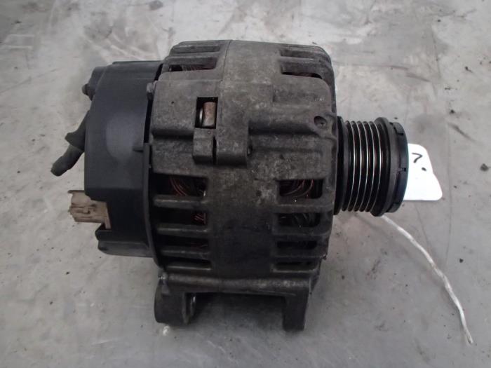 Gebruikte Dynamo Renault Laguna II (BG) 1.8 16V Prijs € 40,00 Margeregeling aangeboden door Autosloopbedrijf Jan Pronk B.V.