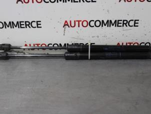 Gebruikte Gasdemperset Achterklep Renault Megane III Berline (BZ) 1.5 dCi 105 Prijs € 20,00 Margeregeling aangeboden door Autocommerce