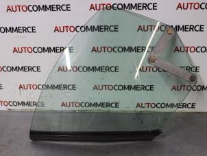 Gebruikte Ruit 2Deurs links-achter Peugeot 206 CC (2D) 1.6 16V Prijs op aanvraag aangeboden door Autocommerce