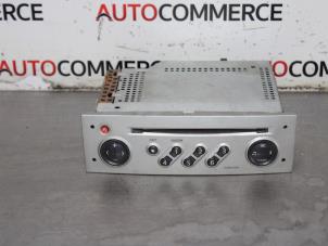 Gebruikte Radio CD Speler Renault Modus/Grand Modus (JP) 1.2 16V Prijs op aanvraag aangeboden door Autocommerce