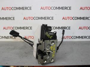 Gebruikte Deurslot Mechaniek 4Deurs rechts-voor Renault Scénic II (JM) Prijs op aanvraag aangeboden door Autocommerce