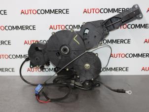 Gebruikte Schuifdeur motor links Peugeot 807 2.0 16V Prijs op aanvraag aangeboden door Autocommerce
