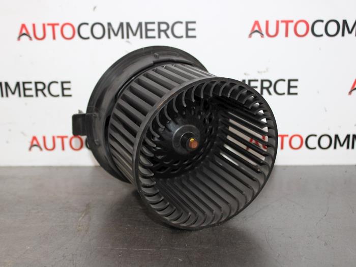Gebruikte Blower Peugeot 308 (4A/C) 1.6 HDiF 16V Prijs € 25,00 Margeregeling aangeboden door Autocommerce