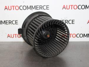 Gebruikte Kachel Ventilatiemotor Peugeot 308 (4A/C) 1.6 HDiF 16V Prijs € 60,00 Margeregeling aangeboden door Autocommerce