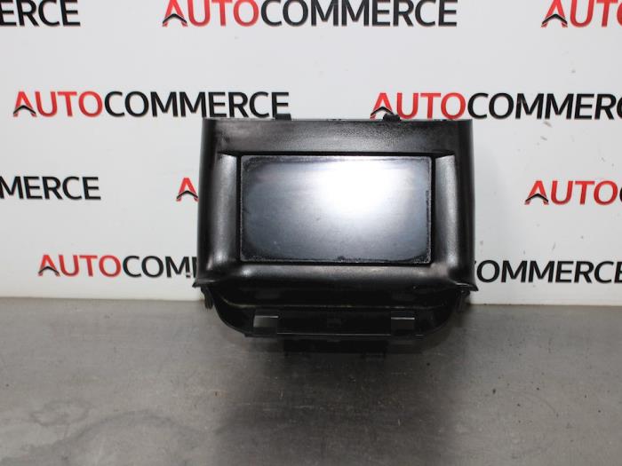 Gebruikte Display Interieur Renault Trafic New (EL) 2.5 dCi 16V 135 Prijs op aanvraag aangeboden door Autocommerce