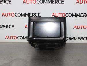 Gebruikte Display Interieur Renault Trafic New (EL) 2.5 dCi 16V 135 Prijs op aanvraag aangeboden door Autocommerce