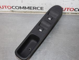 Gebruikte Elektrisch Raam Schakelaar Peugeot 307 (3A/C/D) 1.6 HDi 16V Prijs op aanvraag aangeboden door Autocommerce