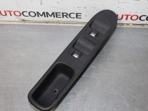 Gebruikte Elektrisch Raam Schakelaar Peugeot 307 (3A/C/D) 1.6 HDi 16V Prijs op aanvraag aangeboden door Autocommerce