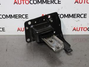 Gebruikte Versnellingsbak Steun Peugeot 207 CC (WB) 1.6 16V THP Prijs op aanvraag aangeboden door Autocommerce