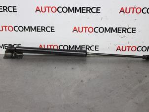 Gebruikte Kofferdekseldemper rechts-achter Peugeot 208 I (CA/CC/CK/CL) 1.2 Vti 12V PureTech 82 Prijs € 20,00 Margeregeling aangeboden door Autocommerce