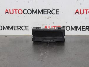 Gebruikte Display Interieur Renault Megane II Grandtour (KM) 2.0 16V Prijs € 20,00 Margeregeling aangeboden door Autocommerce