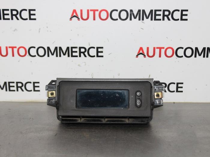 Gebruikte Display Interieur Opel Vivaro 1.9 DI Prijs € 30,00 Margeregeling aangeboden door Autocommerce