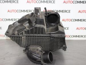Gebruikte Luchtfilterhuis Renault Clio IV (5R) 1.5 Energy dCi 90 FAP Prijs € 20,00 Margeregeling aangeboden door Autocommerce