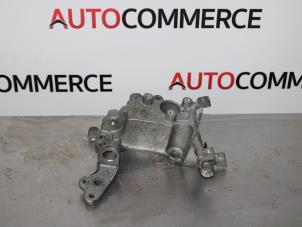 Gebruikte Dynamosteun boven Peugeot 308 (L3/L8/LB/LH/LP) 1.6 BlueHDi 100 Prijs € 30,00 Margeregeling aangeboden door Autocommerce