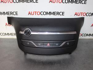 Gebruikte Multi Media Regelunit Peugeot 308 (L3/L8/LB/LH/LP) 1.6 BlueHDi 120 16V Prijs € 75,00 Margeregeling aangeboden door Autocommerce