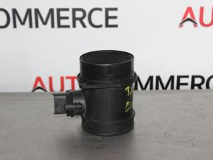 Gebruikte Luchtmassameter Renault Espace (JK) 3.0 dCi V6 24V Prijs € 60,00 Margeregeling aangeboden door Autocommerce