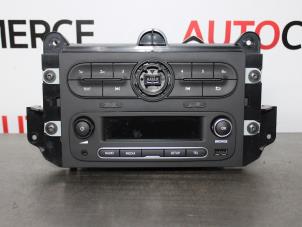Gebruikte Radio Renault Twingo III (AH) 0.9 Energy TCE 90 12V Prijs € 180,00 Margeregeling aangeboden door Autocommerce
