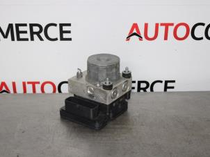 Gebruikte ABS Pomp Renault Twingo III (AH) 1.0 SCe 70 12V Prijs € 200,00 Margeregeling aangeboden door Autocommerce