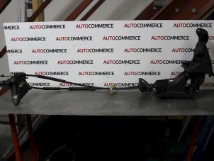 Gebruikte Versnellingsbak Bedieningskabel Peugeot 208 I (CA/CC/CK/CL) 1.4 HDi Prijs € 75,00 Margeregeling aangeboden door Autocommerce