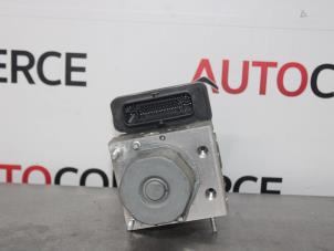 Gebruikte ABS Pomp Renault Clio IV Estate/Grandtour (7R) 1.2 16V Prijs € 135,00 Margeregeling aangeboden door Autocommerce