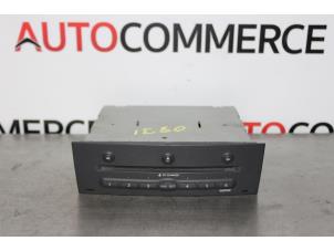 Gebruikte CD Speler Renault Megane II CC (EM) 1.9 dCi 115 Prijs € 70,00 Margeregeling aangeboden door Autocommerce