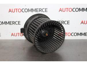 Gebruikte Kachel Ventilatiemotor Peugeot 308 (4A/C) 1.6 HDiF 16V Prijs € 60,00 Margeregeling aangeboden door Autocommerce