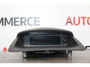 Gebruikte Display Interieur Renault Clio III (BR/CR) 1.2 16V 75 Prijs € 20,00 Margeregeling aangeboden door Autocommerce