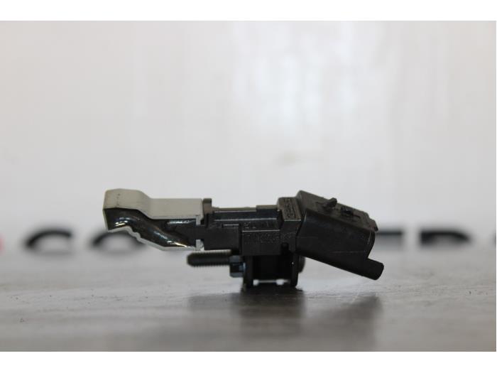 Gebruikte BDP Sensor Peugeot 208 I (CA/CC/CK/CL) 1.2 12V e-THP PureTech 110 Prijs € 20,00 Margeregeling aangeboden door Autocommerce