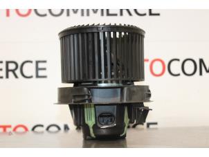 Gebruikte Kachel Ventilatiemotor Peugeot 207/207+ (WA/WC/WM) 1.4 Prijs € 15,00 Margeregeling aangeboden door Autocommerce