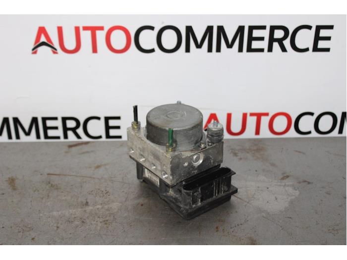 Gebruikte ABS Pomp Renault Modus/Grand Modus (JP) 1.2 16V TCE 100 Prijs € 40,00 Margeregeling aangeboden door Autocommerce