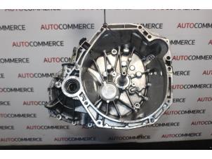 Gebruikte Versnellingsbak Renault Scénic II (JM) 1.5 dCi 105 Prijs € 150,00 Margeregeling aangeboden door Autocommerce